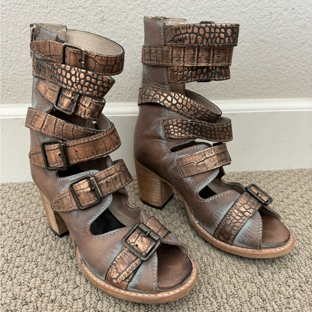 Freebird ‘Bond’ heeled sandal